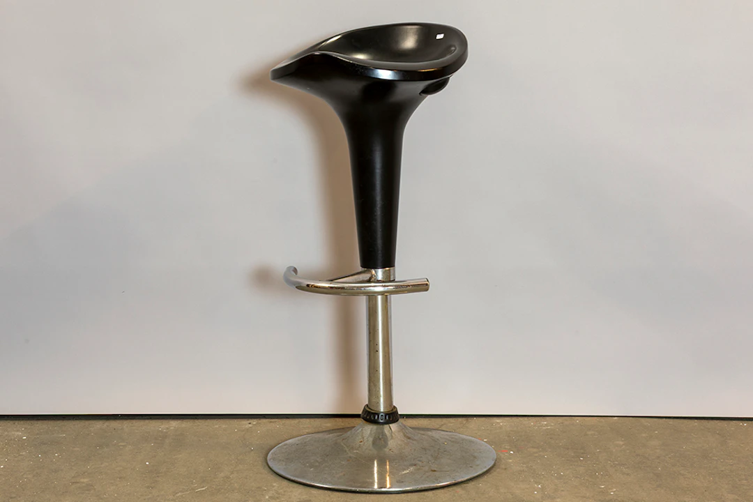 Vintage barkruk in metaal en zwarte kunststof - hoogte : 84 cm / vintage