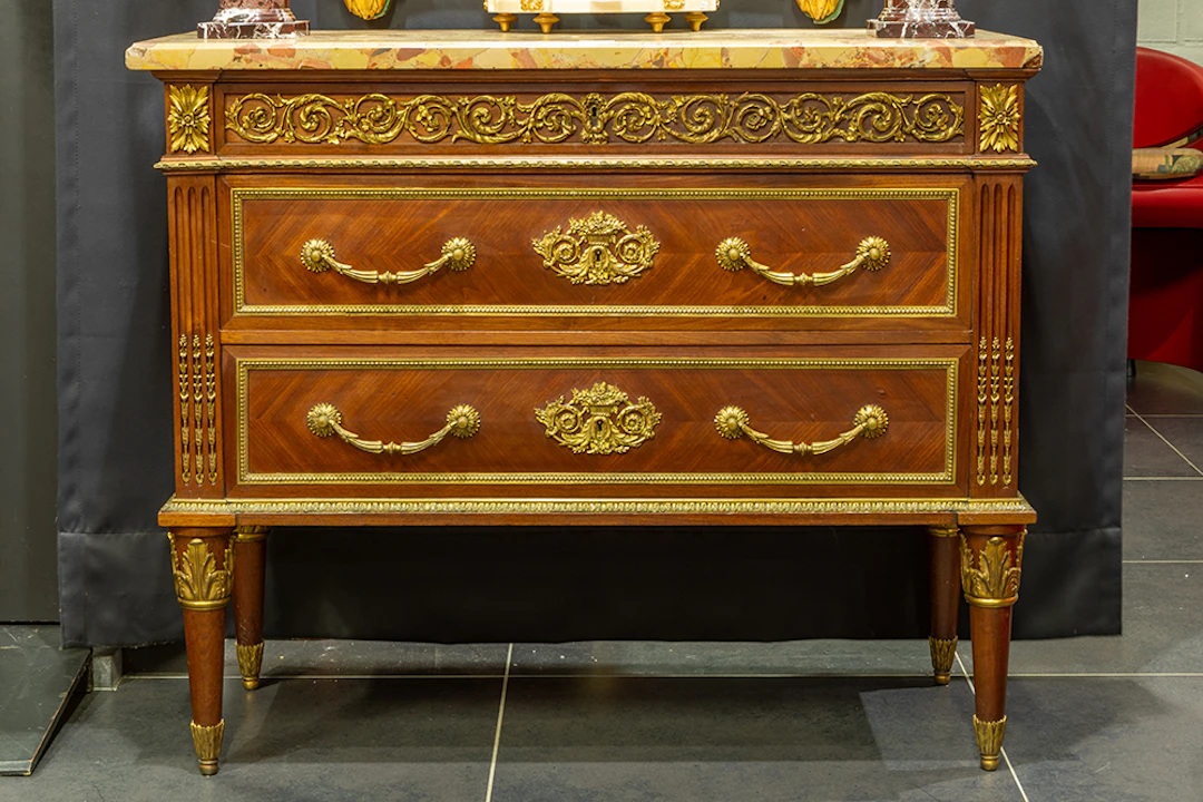 FRANKRIJK - 19° EEUW prachtige neoclassicistische commode in rozenhout
