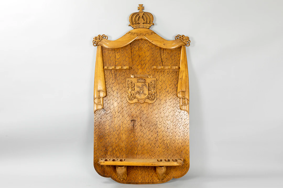 'Antiek' wapenrek in blonde eik met het wapenschild van Lovendegem