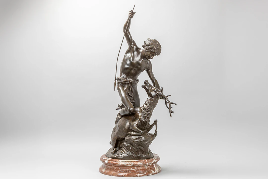 MOREAU AUGUSTE (1834 - 1917) sculptuur in brons : "Geslagen hert met