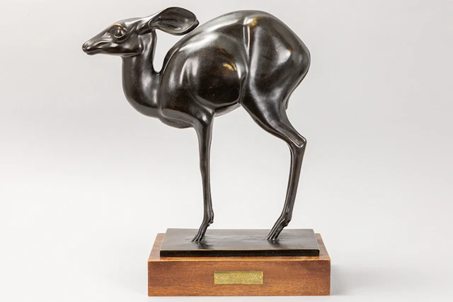 WINSLOE-HATVANY CHRISTA (1888 - 1944) sculptuur in gepatineerde brons