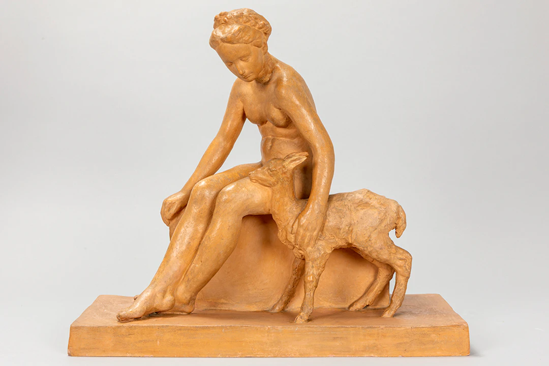COCRY Art Deco-sculptuur in terracotta : "Zittend meisje met hert"