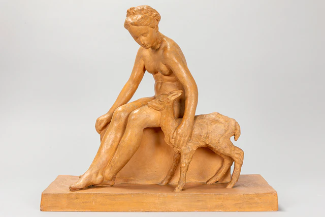 COCRY Art Deco-sculptuur in terracotta : "Zittend meisje met hert"