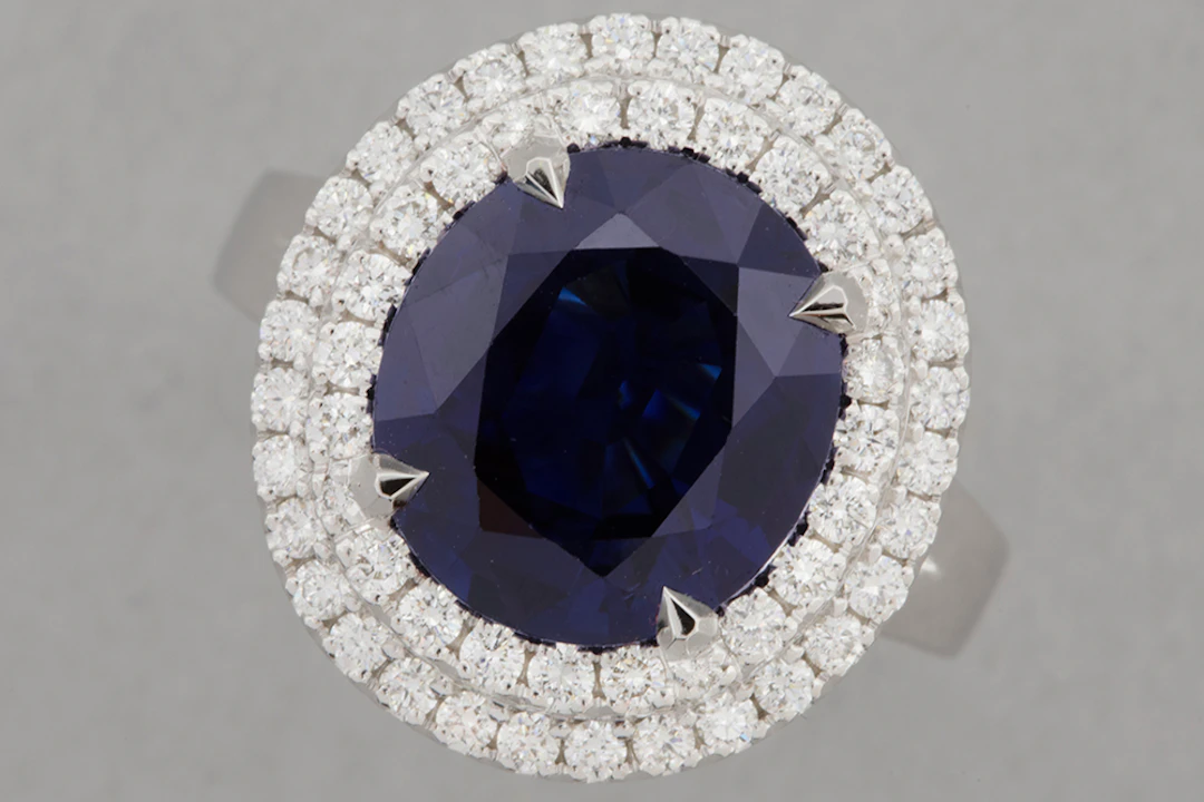 Superbe ring met een dubbel entouragemodel in witgoud (18 karaat)
