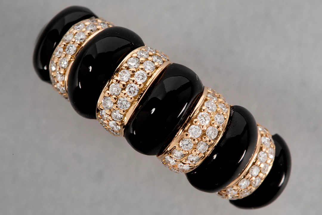 Ring met een design in "Chaumet"-stijl in roos goud (18 karaat) bezet