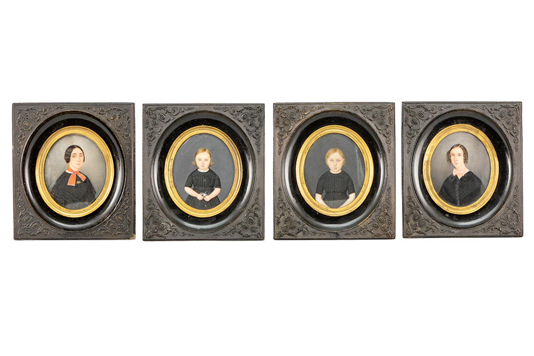 Lot (4) antieke miniaturen, telkens met een portret / four antique