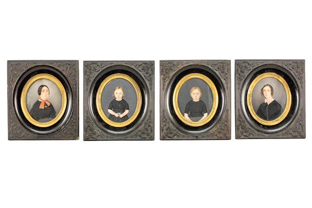 Lot (4) antieke miniaturen, telkens met een portret / four antique