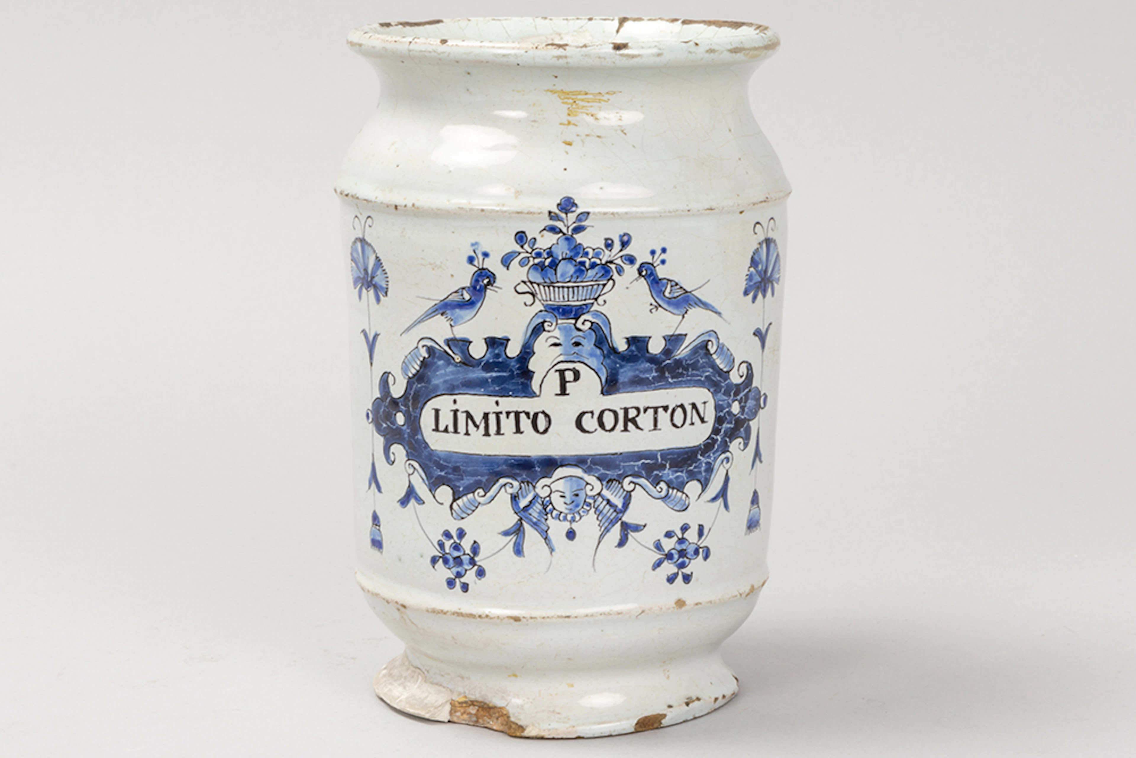 Zeventiende eeuwse apothekerspot in faience van Delft met een blauwwit