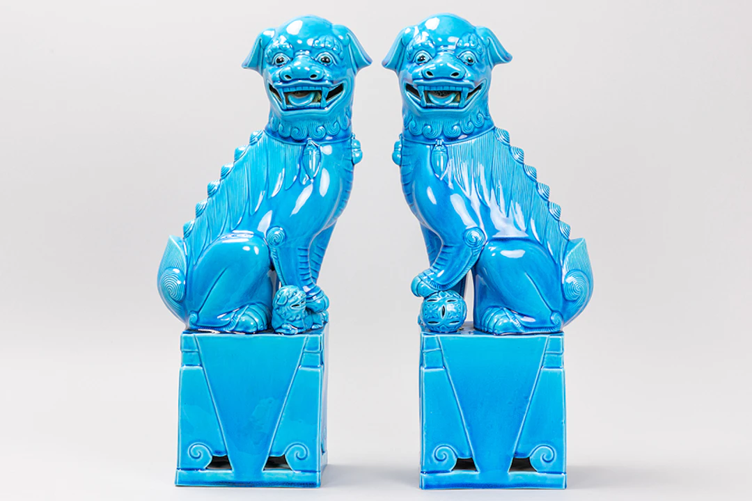 Paar Chinese 'Pho' hondjes in blauw geglazuurde keramiek - hoogte