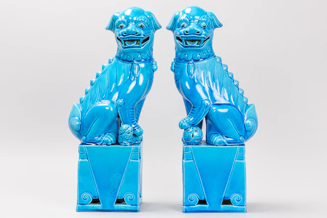 Paar Chinese 'Pho' hondjes in blauw geglazuurde keramiek - hoogte