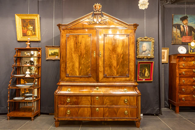 Zeer mooi achttiende eeuwse Hollands Louis XVI-kabinet in acajou