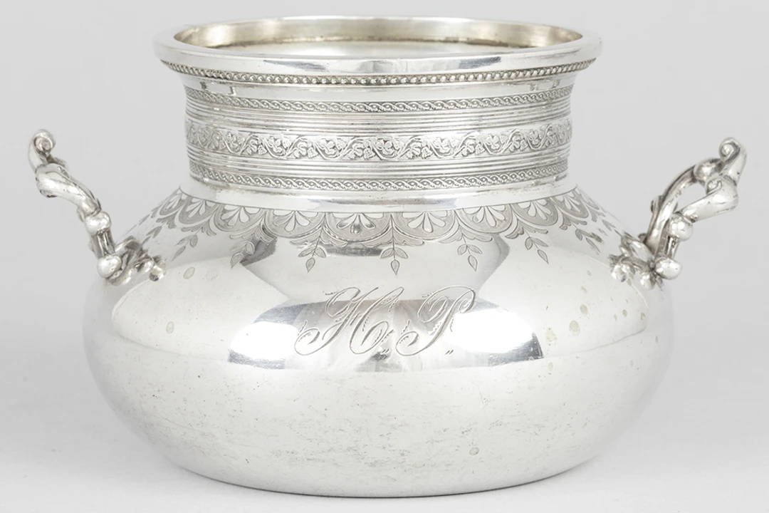 WOLFERS antieke suikerpot met grepen in massief zilver, gemerkt "800"