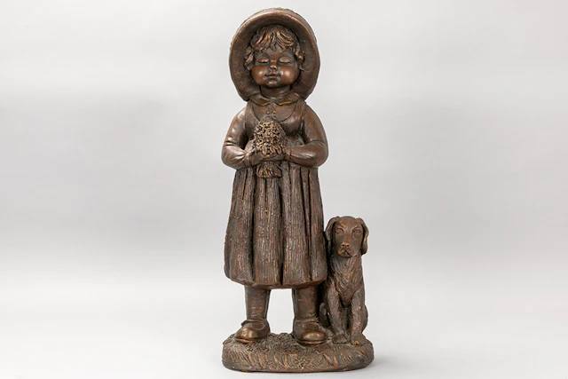 WANDERS MAT sculptuur : "Meisje met hond" - hoogte : 56 cm getekend