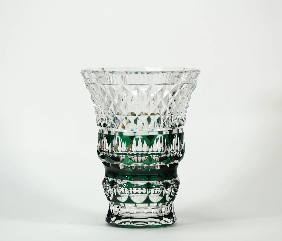 VAL SAINT LAMBERT – Important vase en cristal doublé vert, r - Lot 81