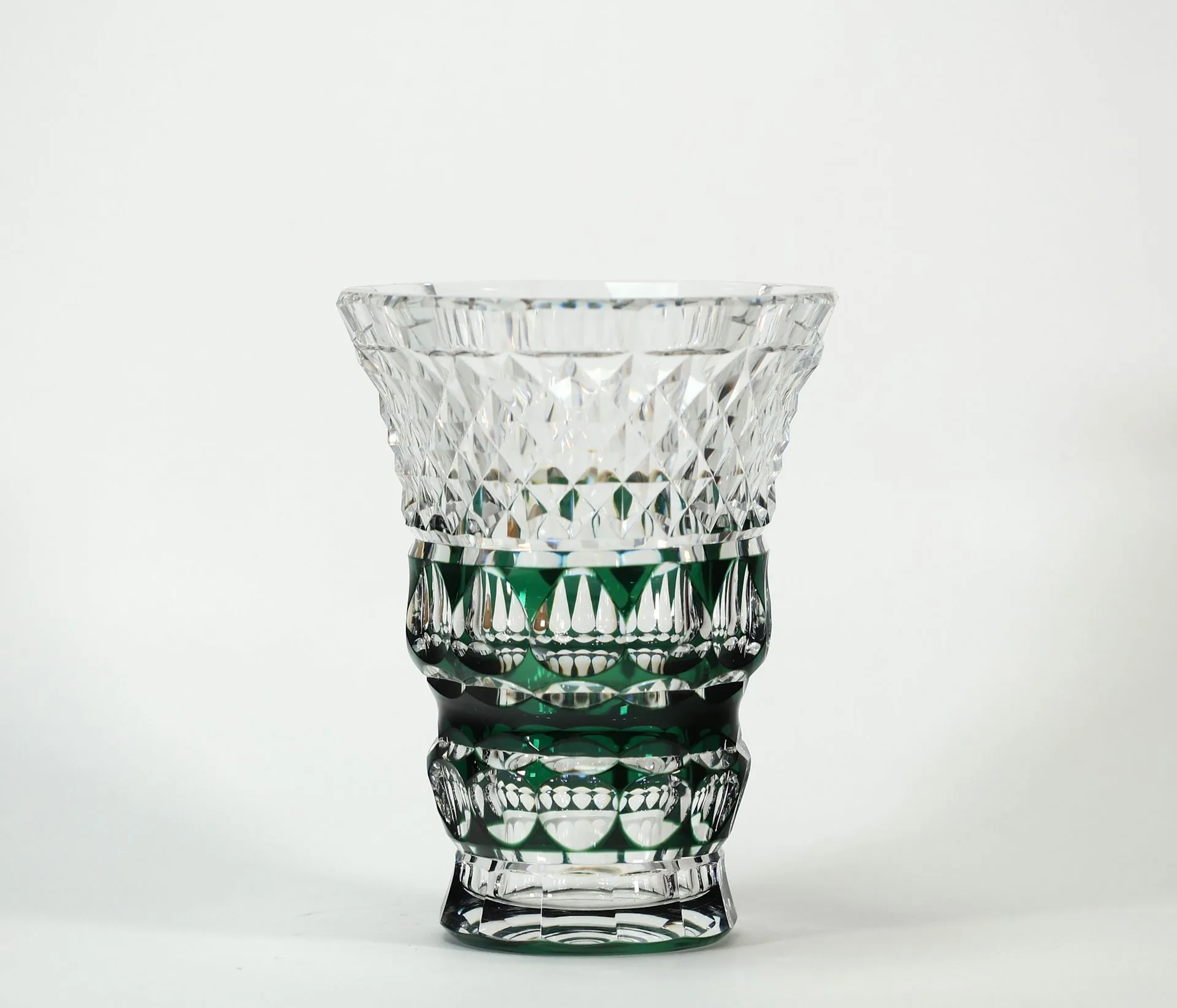 VAL SAINT LAMBERT – Important vase en cristal doublé vert, r - Lot 81