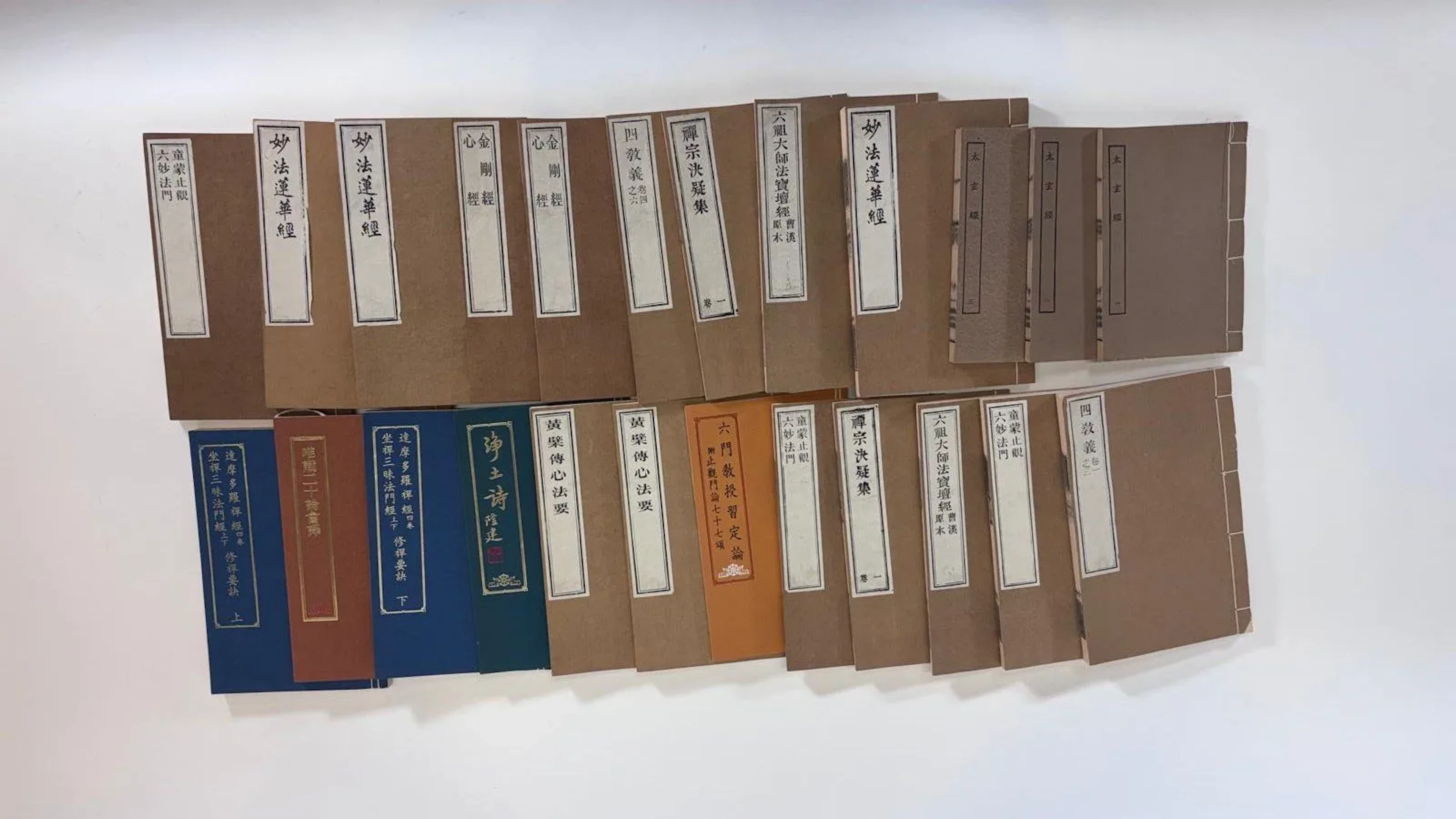 24 écritures bouddhistes différentes, couvrant la période al - Lot 18