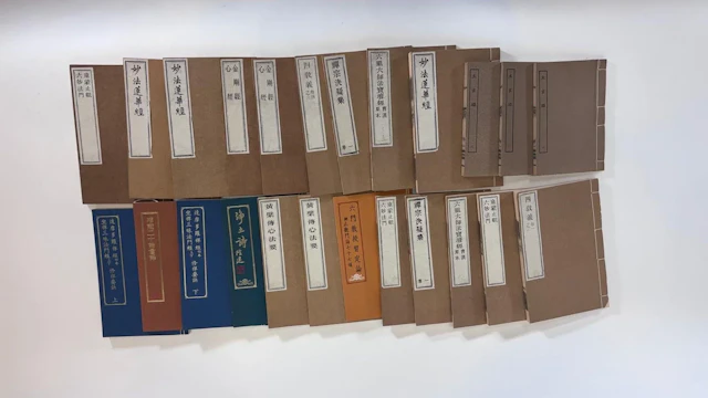 24 different Buddhist scriptures, covering the period from t - Lot 18