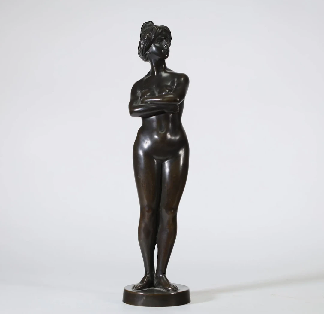 Jef Lambeaux (1852-1908) Femme nue debout, les bras croisés - Lot 104