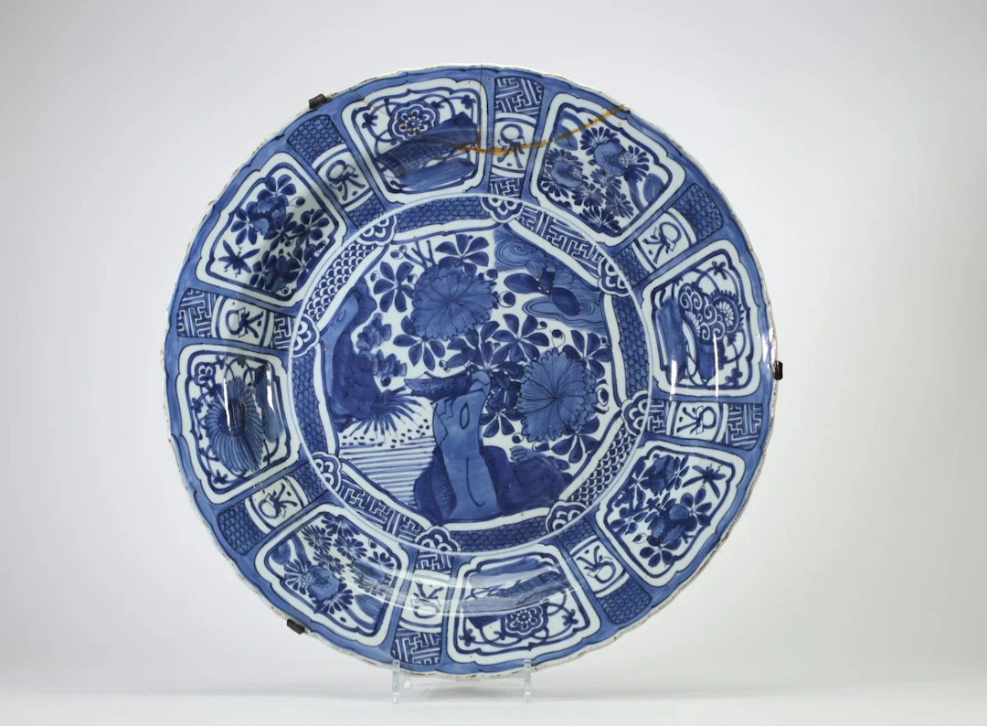 CHINE – Grand plat en porcelaine bleu et blanc, à décor comp - Lot 5