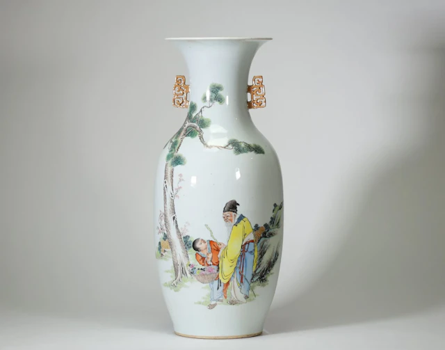CHINA, Republic era, circa 1920 – Artist-made porcelain vase - Lot 28