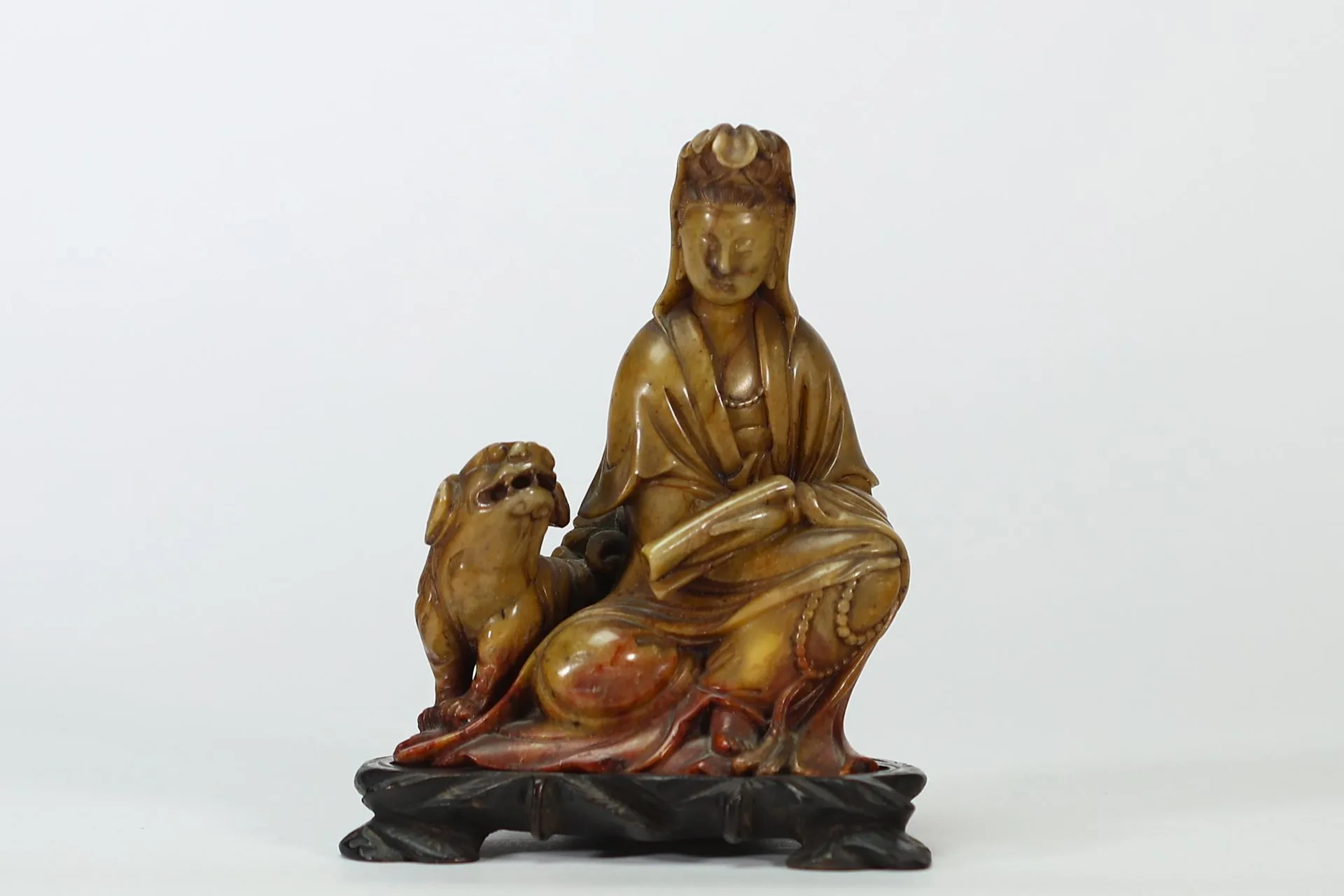 CHINE — Sculpture en pierre de teinte miel et brun rougeâtre - Lot 38