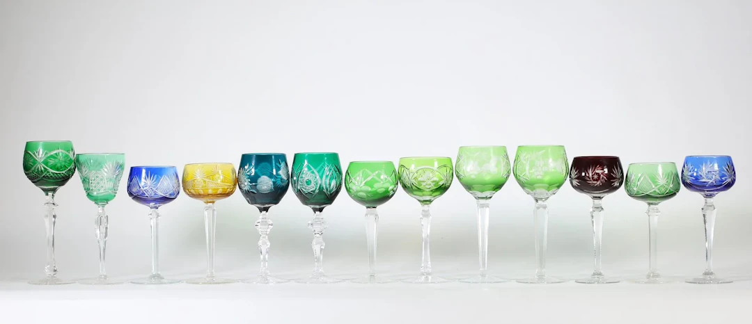 Ensemble de verres à pied en cristal doublé de couleur - Lot 101