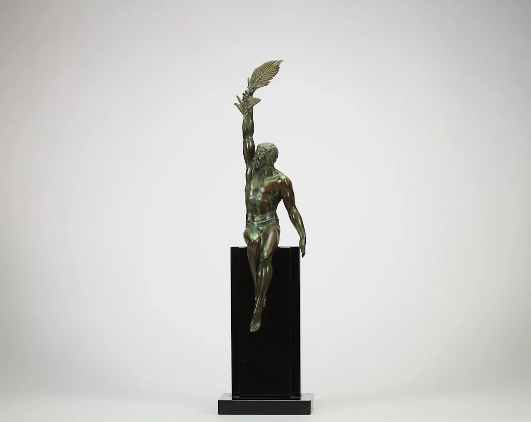 Pierre LE FAGUAYS (1892-1962) – « Olympic Victory ». Sculptu - Lot 89