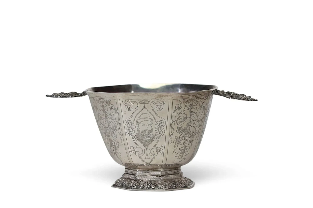 PAYS-BAS — Bol à brandy en argent de forme octogonale, repos - Lot 54