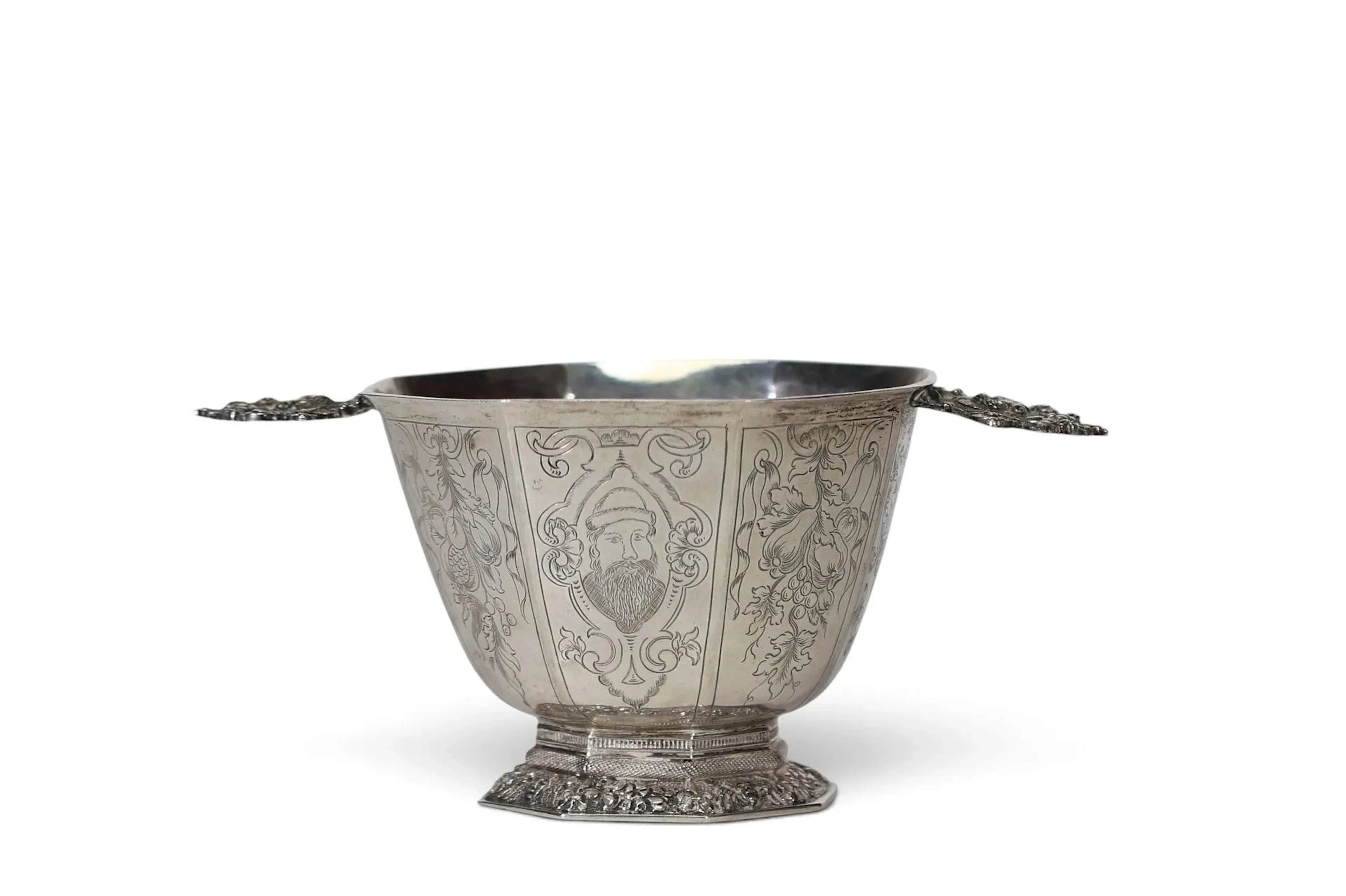 PAYS-BAS — Bol à brandy en argent de forme octogonale, repos - Lot 54