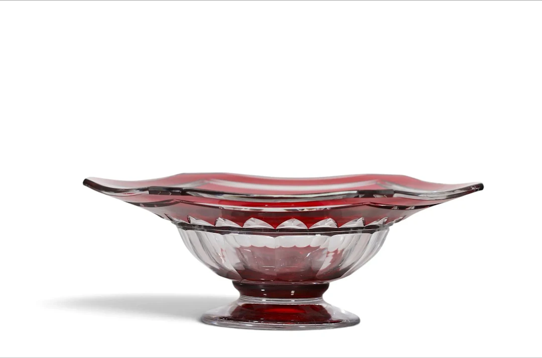 VAL SAINT-LAMBERT — Large octagonal crystal centerpiece with - Lot 72