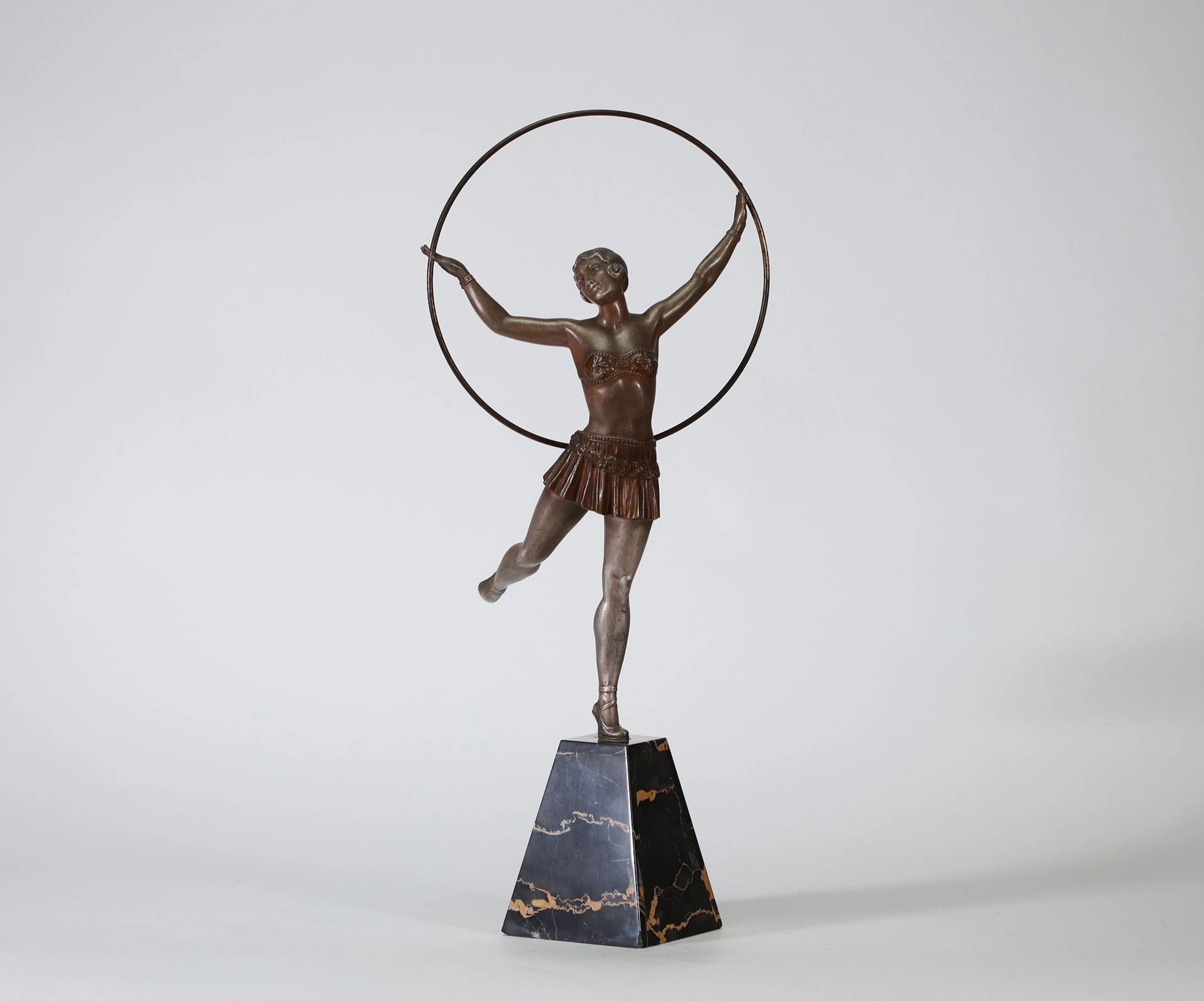 LIMOUSIN – DANSEUSE AU CERCLE, SCULPTURE ART DÉCO, VERS 1930 - Lot 87