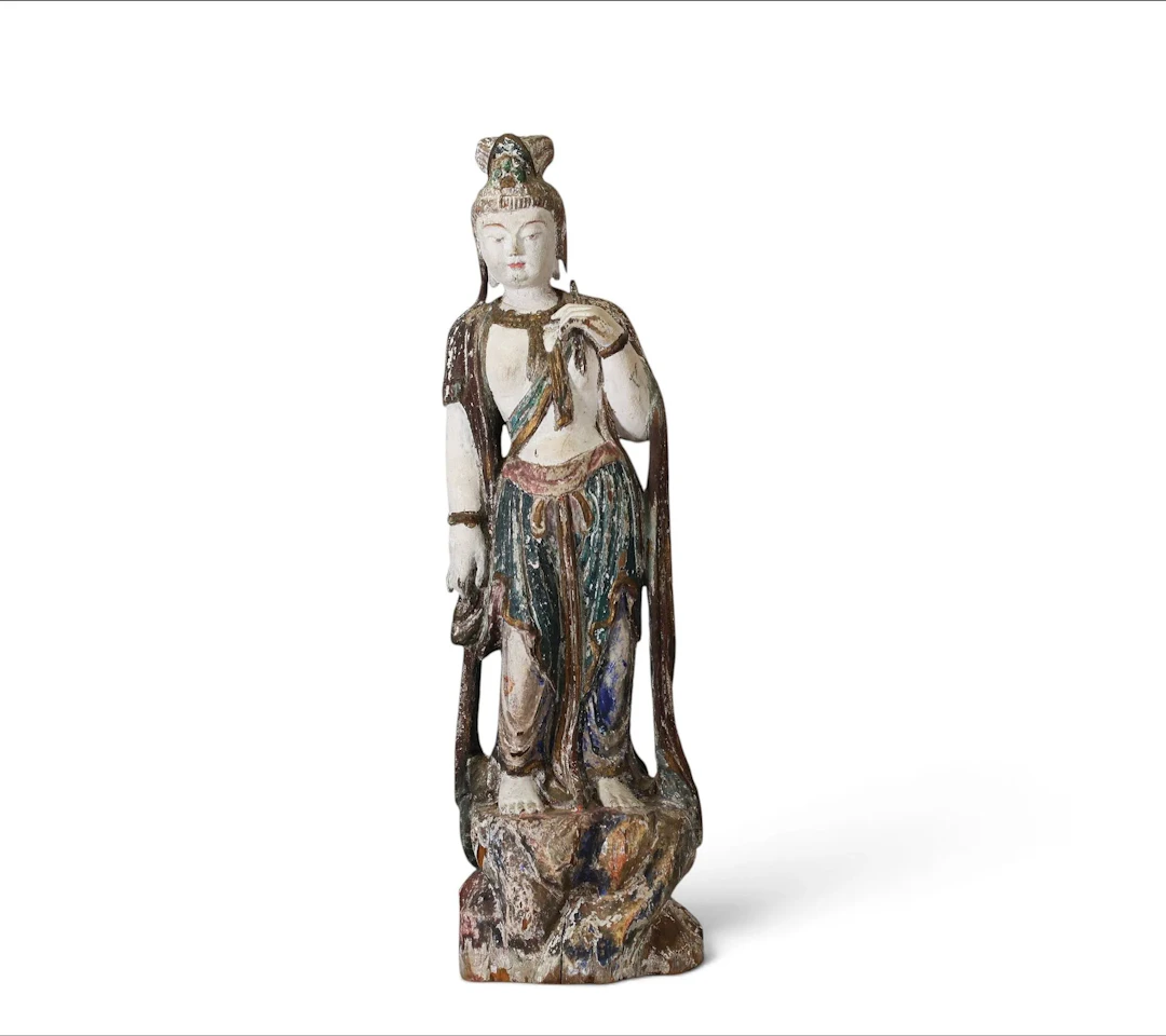 CHINE — Statuette de Guanyin en bois sculpté et polychromé, - Lot 31