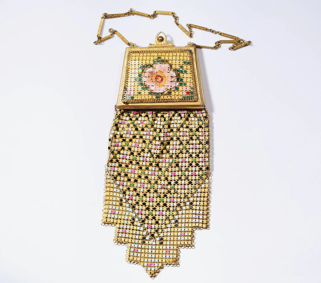 WHITING DAVIS — Sac-bourse de soirée en cotte de mailles de - Lot 225