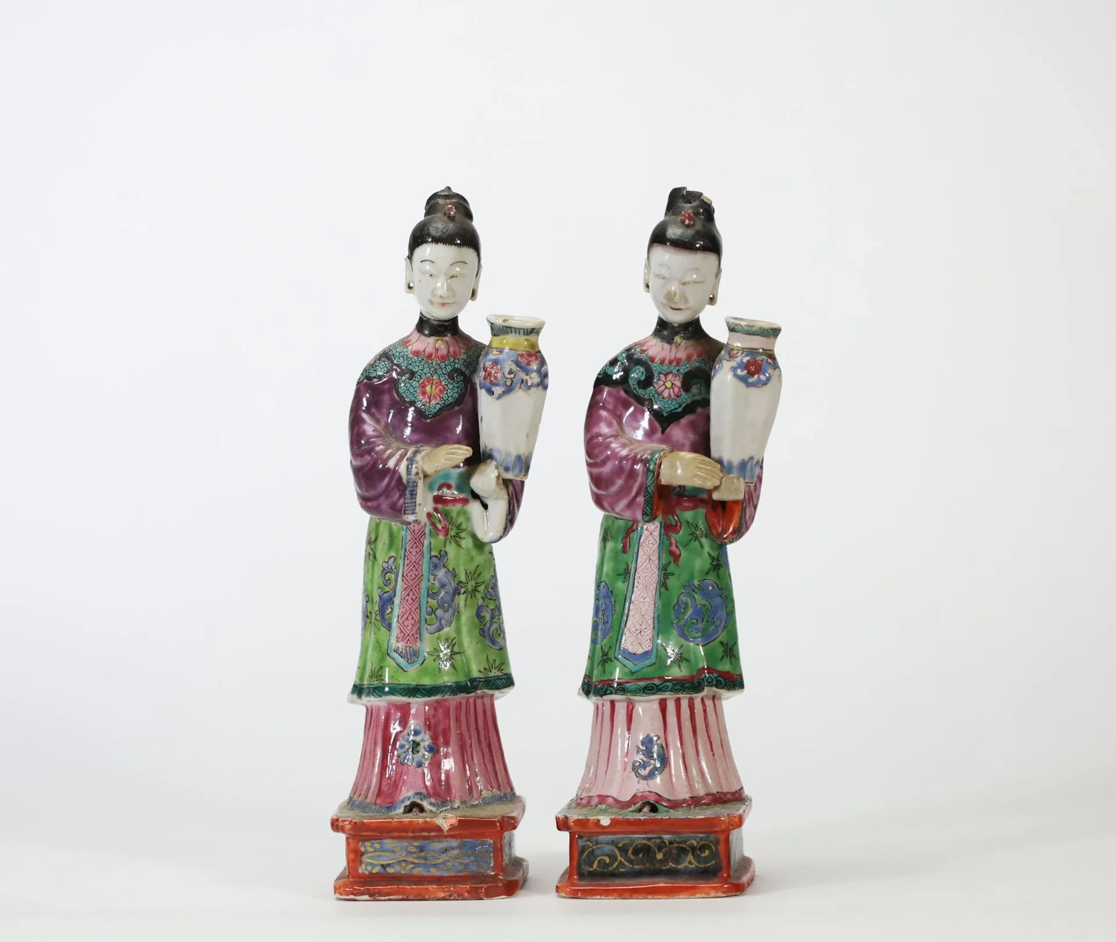 CHINE — Paire de statuettes en porcelaine émaillée polychrom - Lot 36