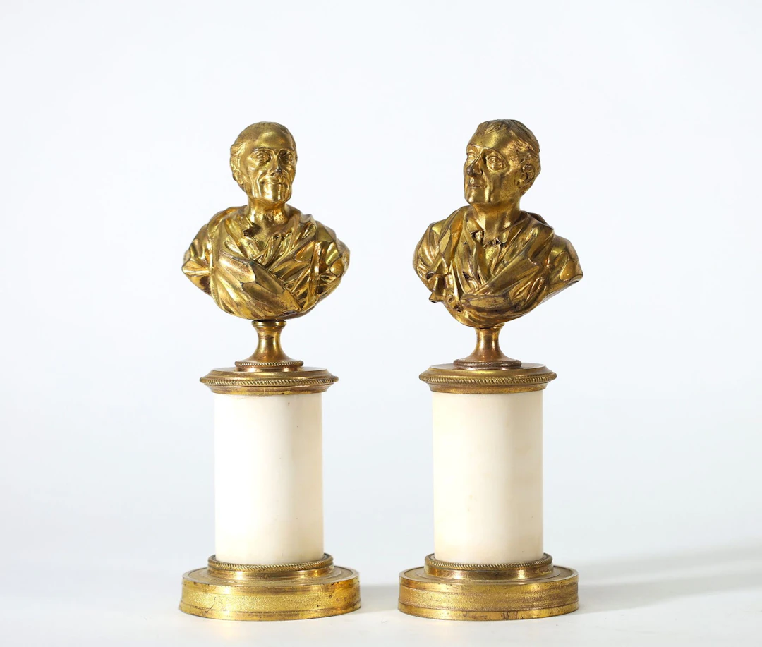 VOLTAIRE ET JEAN-JACQUES ROUSSEAU – ÉPOQUE LOUIS XVI Paire d - Lot 204