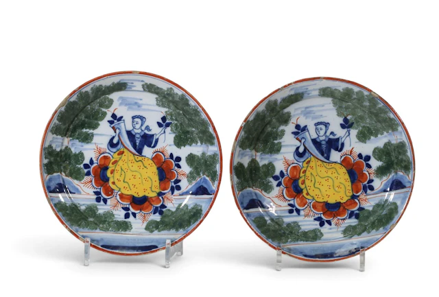 DELFT — Circa 1730 — Pair of earthenware plates with polychr - Lot 130