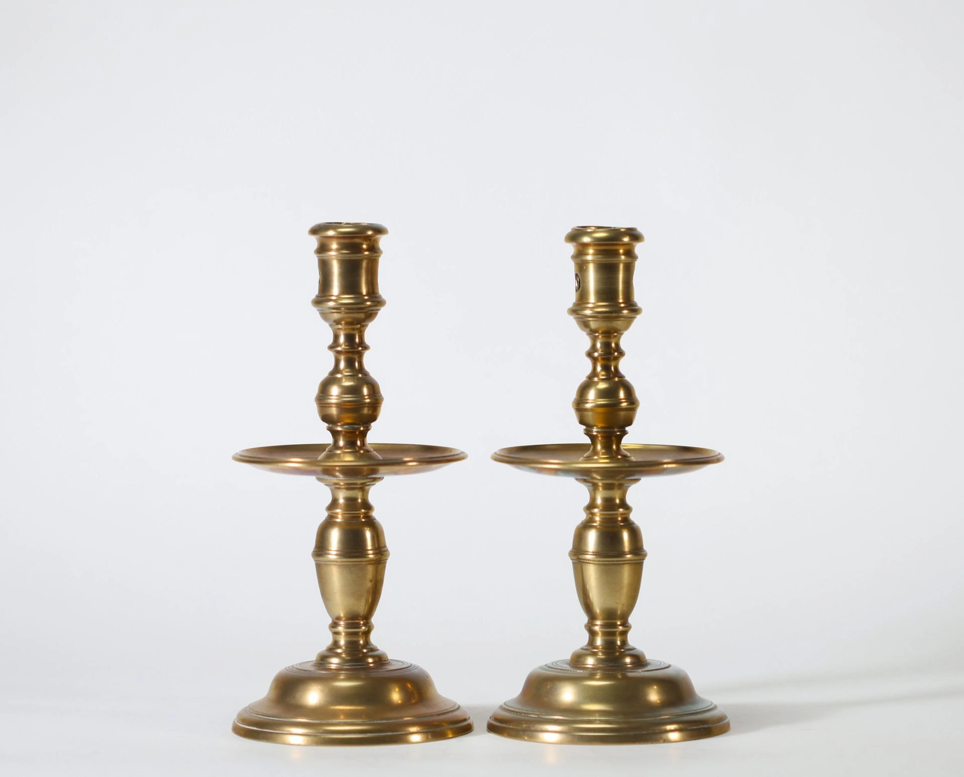 GRANDE PAIRE DE BOUGEOIRS DITS « HEEMSKERK » – PAYS-BAS, XVI - Lot 201