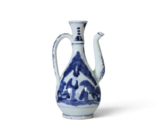 CHINA — Ming Dynasty. Blue-and-white porcelain pitcher with - Lot 22