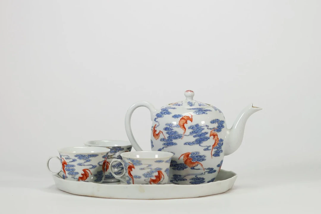 CHINE – Rare service à thé en porcelaine, comprenant une thé - Lot 17