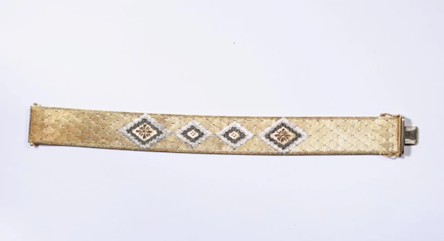 CUFF BRACELET — Bracelet in 18-karat (750 ‰) yellow and whit - Lot 245