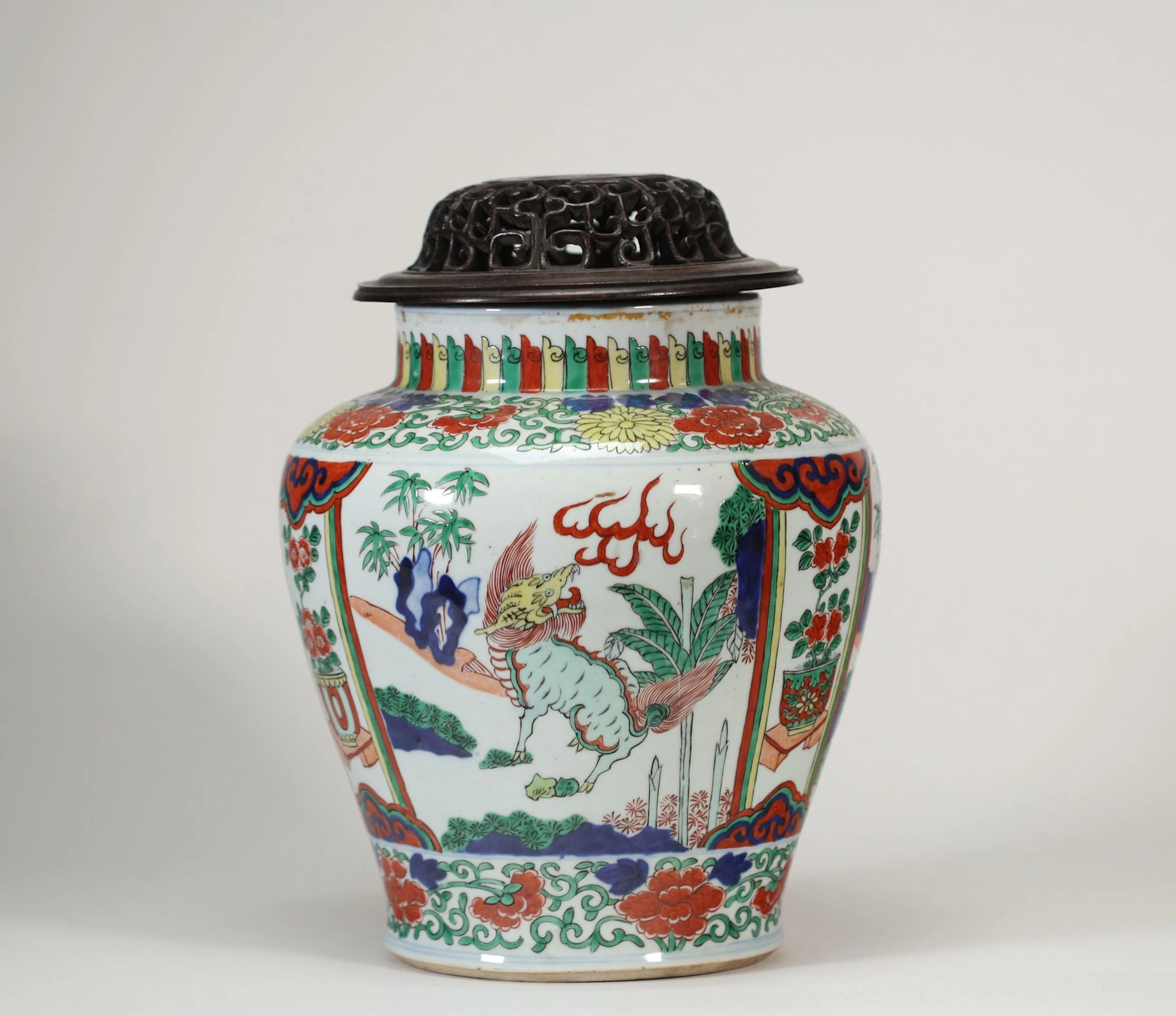 CHINE – Potiche en porcelaine de la famille verte, à décor d - Lot 45