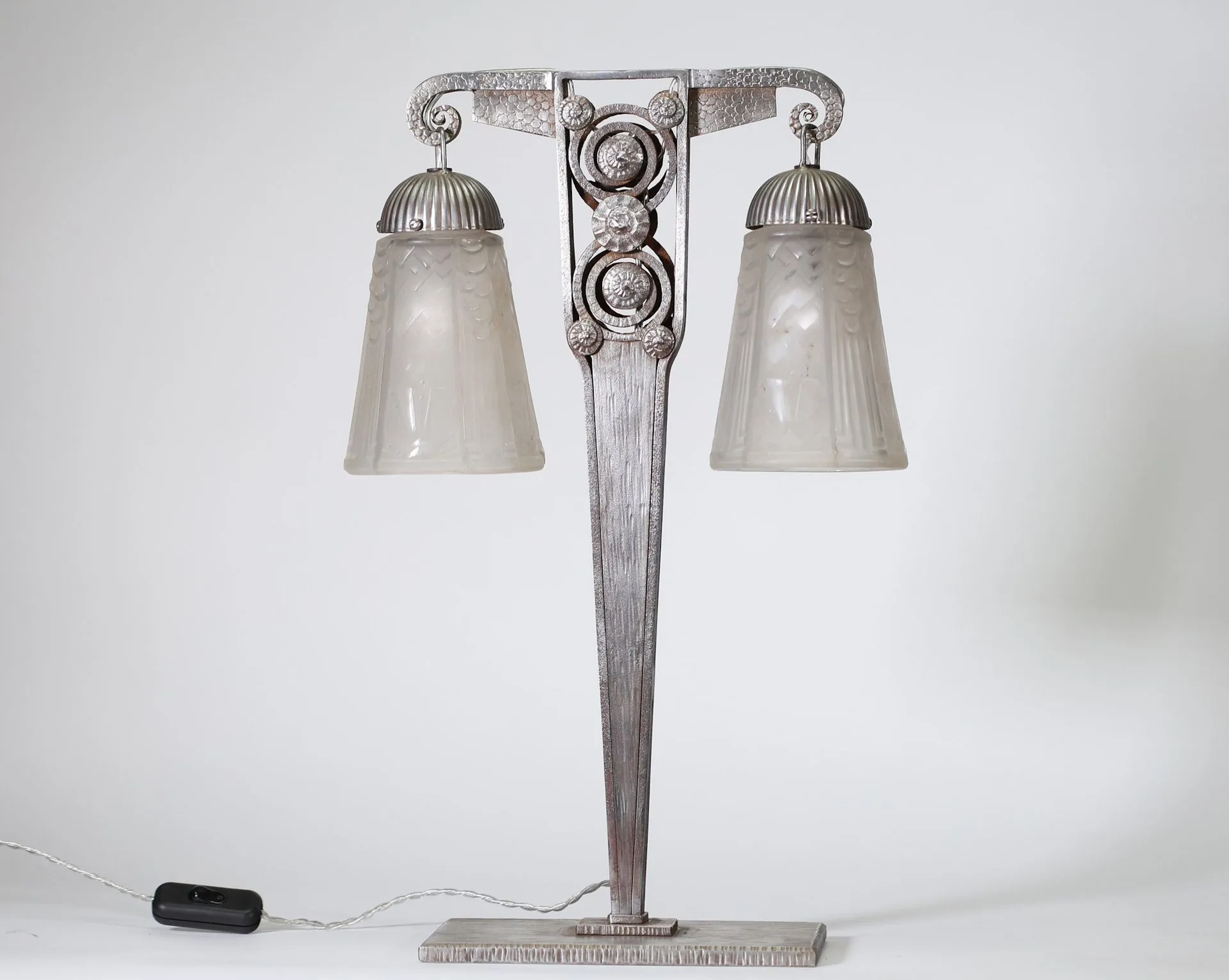 MULLER FRÈRES LUNÉVILLE – IMPORTANTE LAMPE DE TABLE ART DÉCO - Lot 85