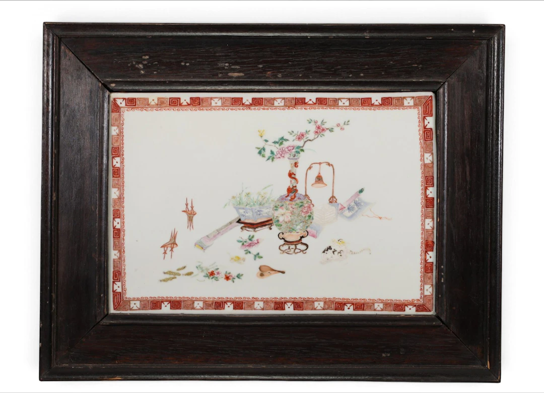 CHINE – Écran de lettré en porcelaine de la famille rose, à - Lot 44