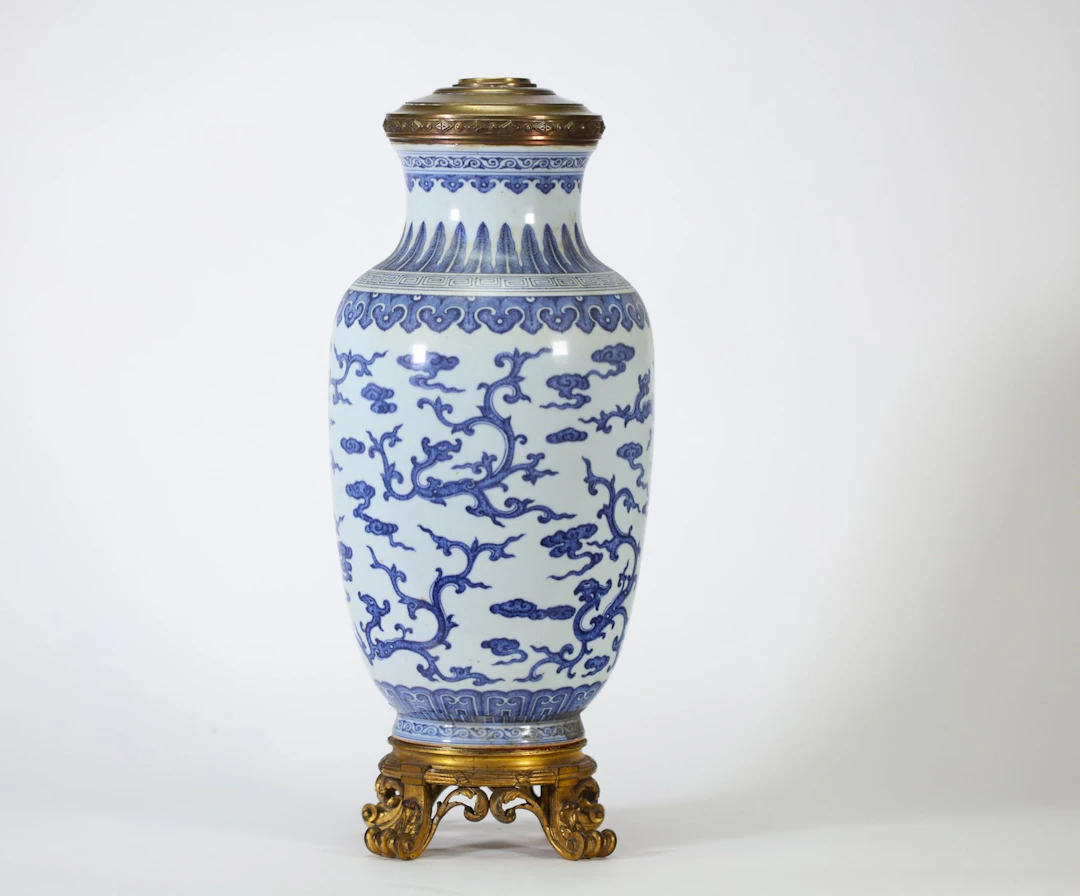 CHINA — Porcelain vase with an underglaze blue decoration of - Lot 43