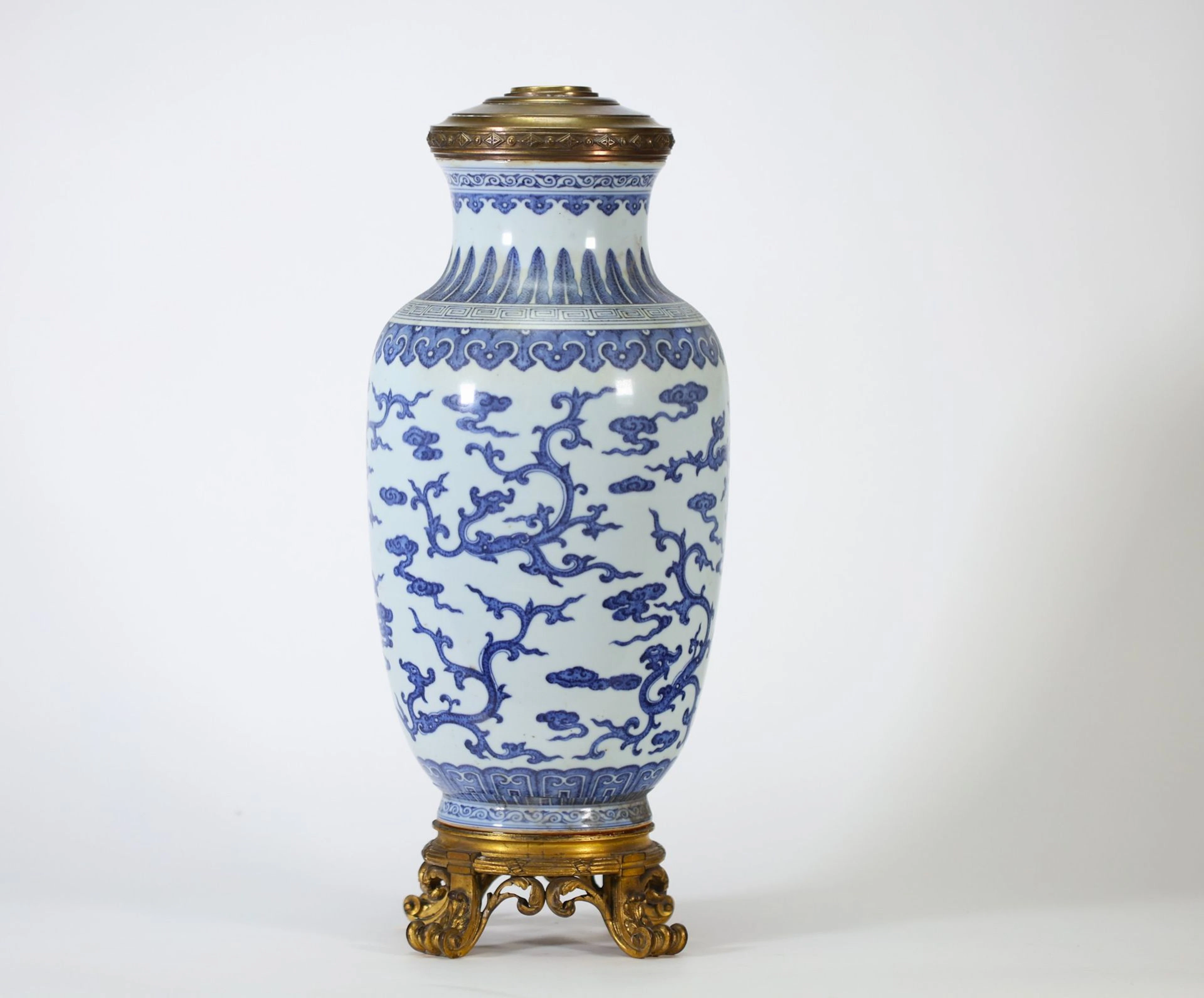 CHINA — Porcelain vase with an underglaze blue decoration of - Lot 43