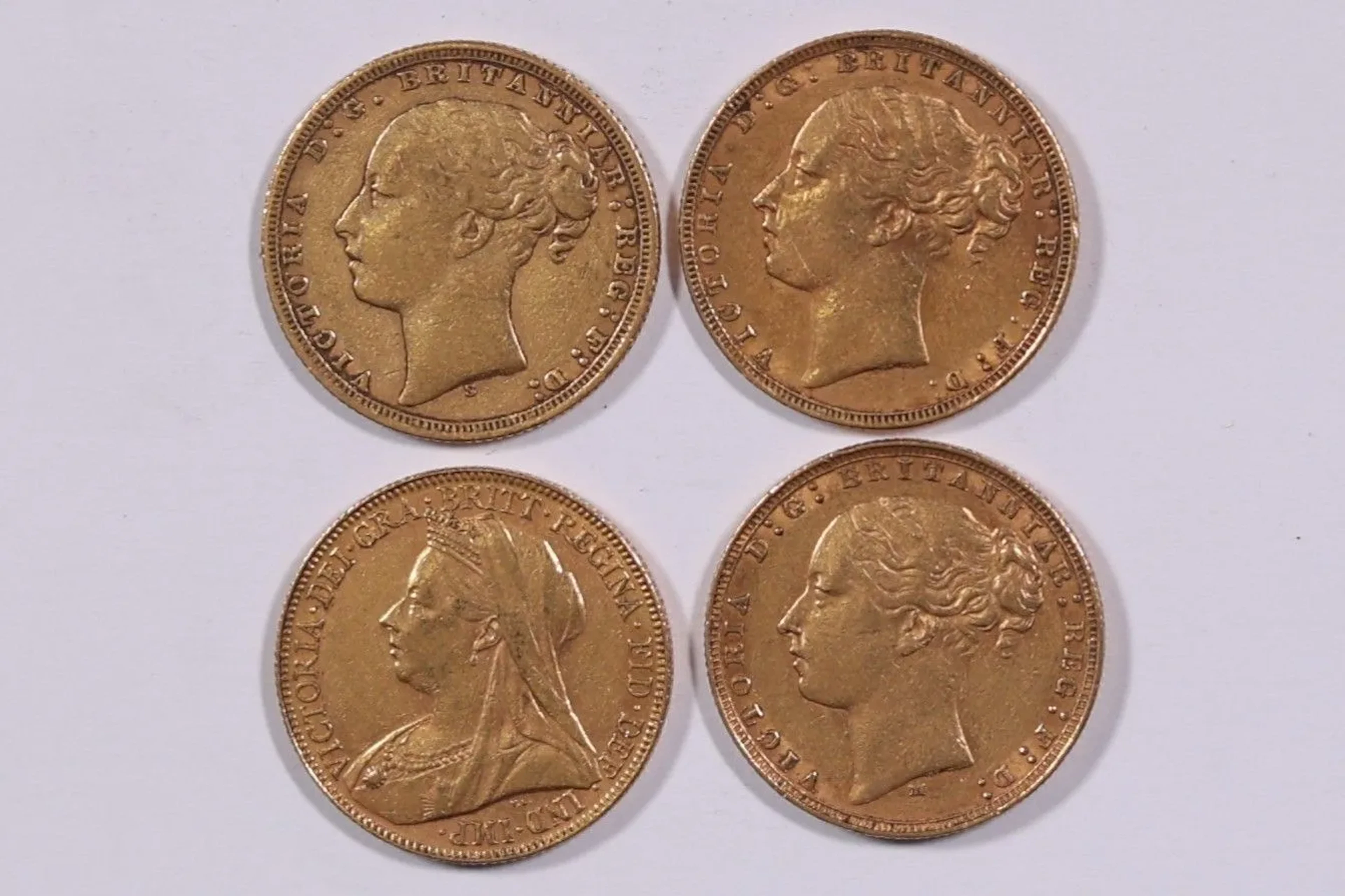 ROYAUME-UNI — VICTORIA — Ensemble de quatre souverains en or - Lot 228