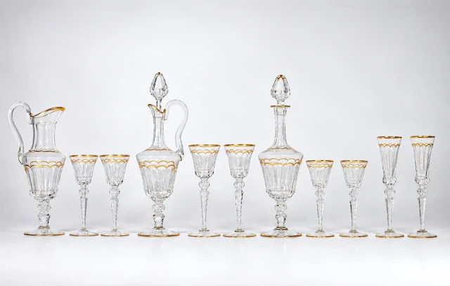 ST. LOUIS – A large cut and gilded crystal table service, co - Lot 128