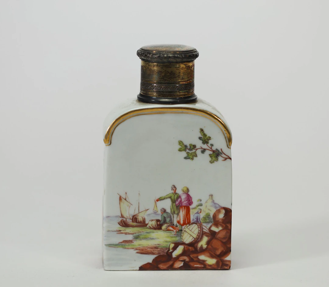 FÜRSTENBERG – Boîte à thé en porcelaine, de forme rectangula - Lot 211