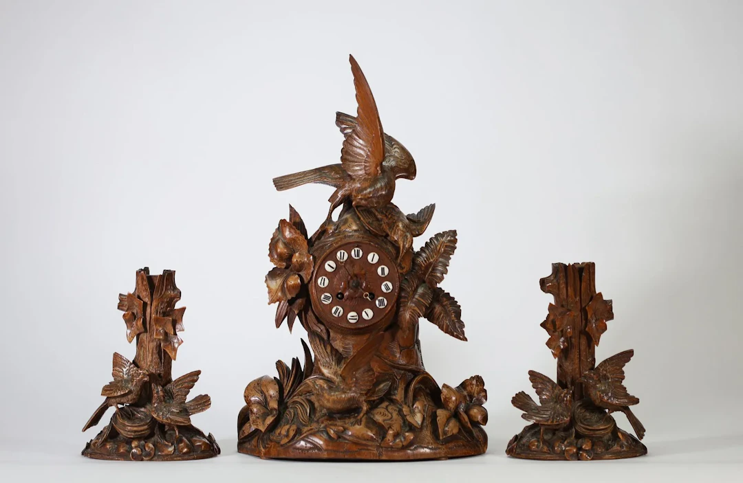 SWITZERLAND — BLACK FOREST — Fireplace set comprising a cloc - Lot 194
