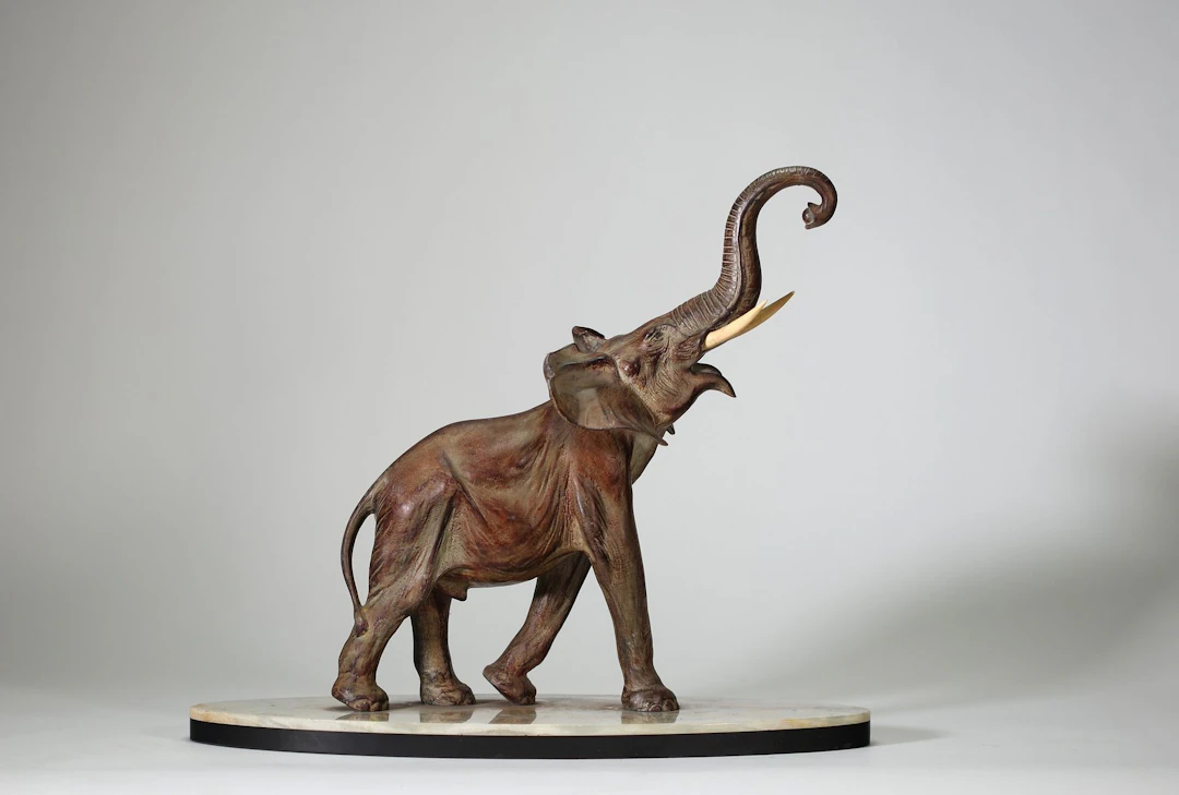 RICHARD GILQUART (XXe siècle) — Éléphant. Sculpture animaliè - Lot 56